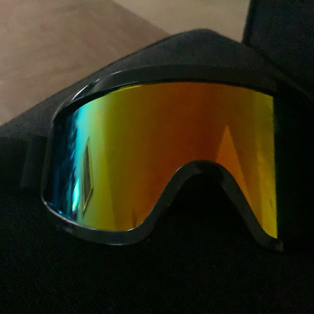 Fashion goggles. (Can either be used for skiing or for fasion)